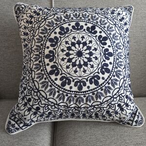 Kohl's Georgette medallion pillow
